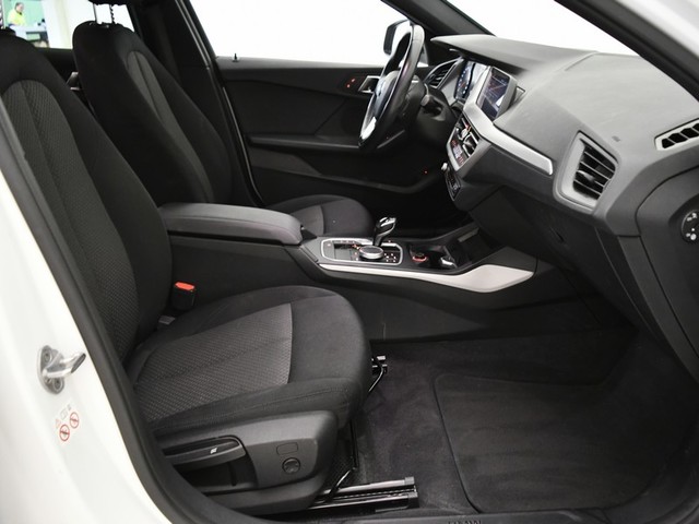 BMW Serie 1 116d color Blanco. Año 2021. 85KW(116CV). Diésel. En concesionario BYmyCAR Madrid - Alcalá de Madrid