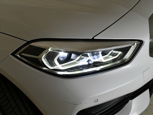 BMW Serie 1 116d color Blanco. Año 2021. 85KW(116CV). Diésel. En concesionario BYmyCAR Madrid - Alcalá de Madrid