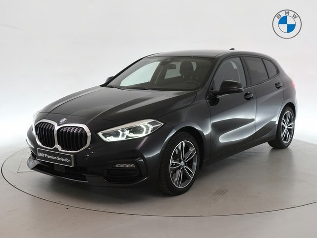 BMW Serie 1 120d color Negro. Año 2022. 140KW(190CV). Diésel. En concesionario BYmyCAR Madrid - Alcalá de Madrid