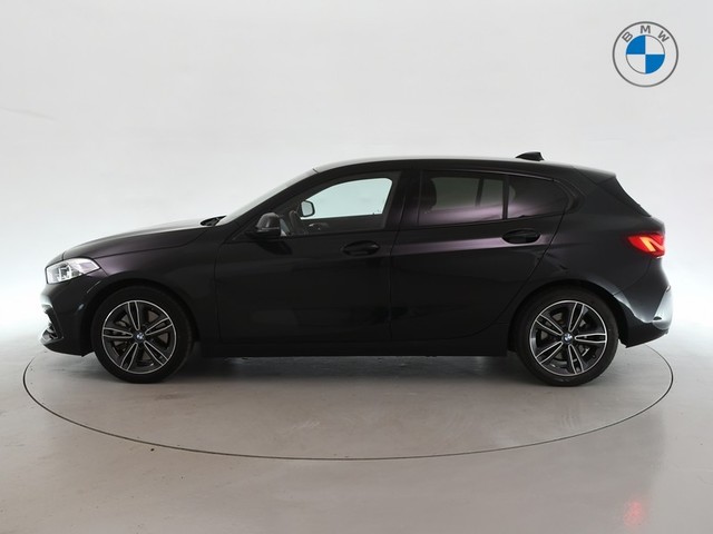 BMW Serie 1 120d color Negro. Año 2022. 140KW(190CV). Diésel. En concesionario BYmyCAR Madrid - Alcalá de Madrid