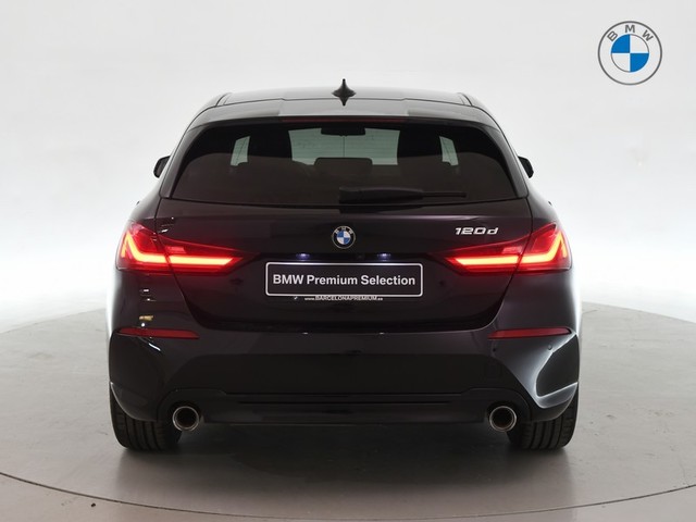 BMW Serie 1 120d color Negro. Año 2022. 140KW(190CV). Diésel. En concesionario BYmyCAR Madrid - Alcalá de Madrid