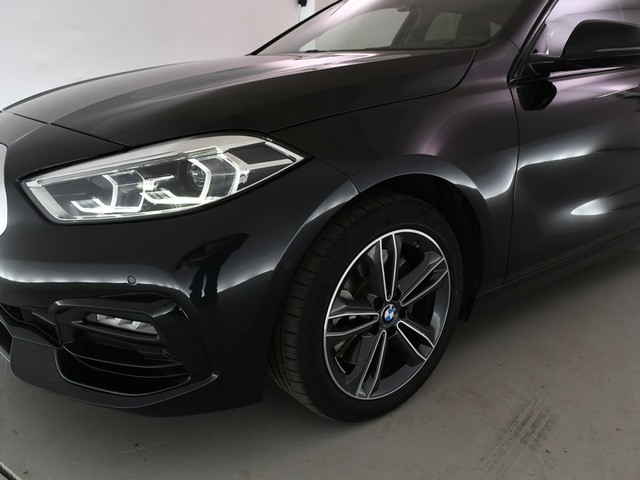 BMW Serie 1 120d color Negro. Año 2022. 140KW(190CV). Diésel. En concesionario BYmyCAR Madrid - Alcalá de Madrid