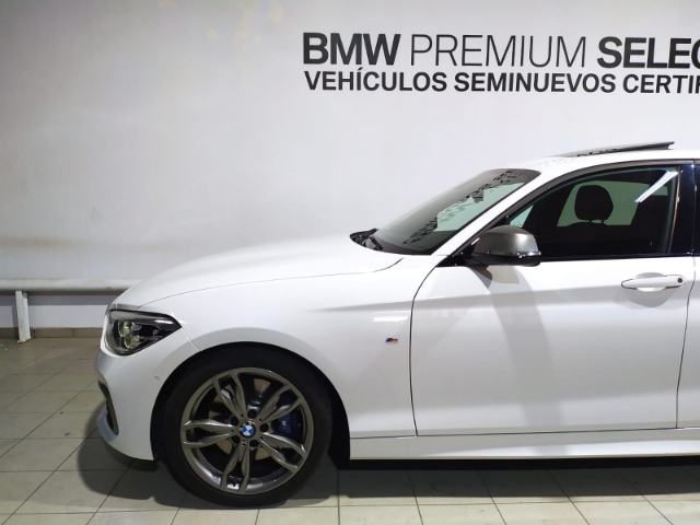 BMW Serie 1 M140i color Blanco. Año 2017. 250KW(340CV). Gasolina. En concesionario Hispamovil Elche de Alicante