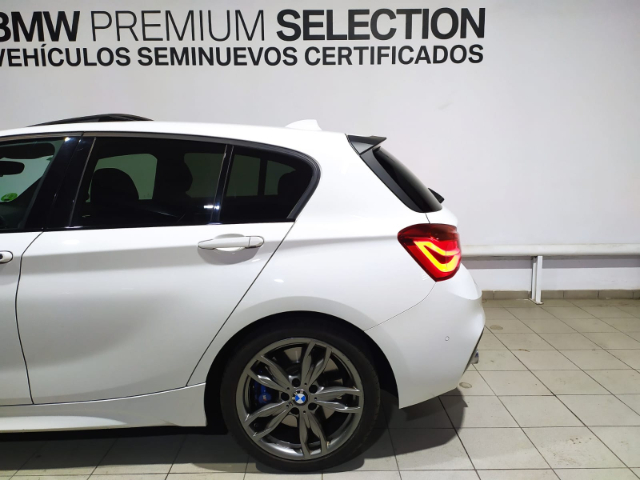 BMW Serie 1 M140i color Blanco. Año 2017. 250KW(340CV). Gasolina. En concesionario Hispamovil Elche de Alicante