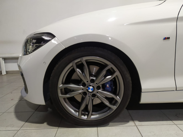 BMW Serie 1 M140i color Blanco. Año 2017. 250KW(340CV). Gasolina. En concesionario Hispamovil Elche de Alicante