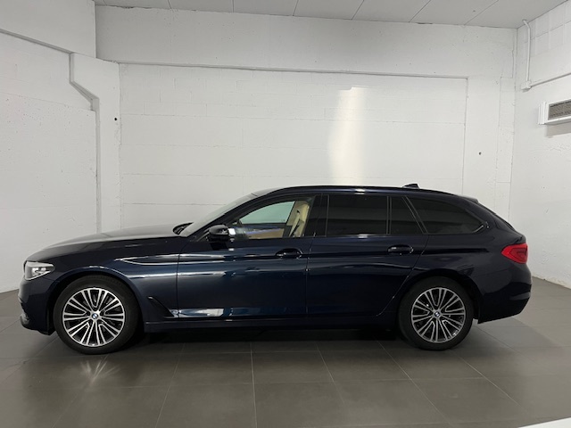 BMW Serie 5 520d Touring color Azul. Año 2020. 140KW(190CV). Diésel. En concesionario Amiocar S.A. de Coruña