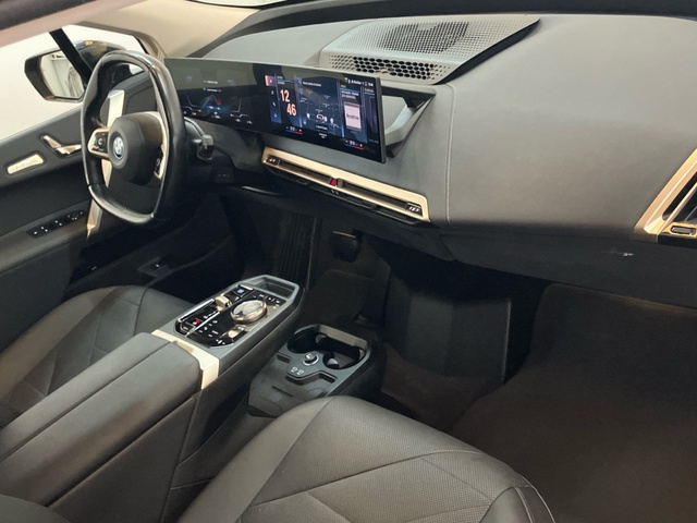BMW iX xDrive40 color Gris. Año 2022. 240KW(326CV). Eléctrico. En concesionario Proa Premium Palma de Illes Balears
