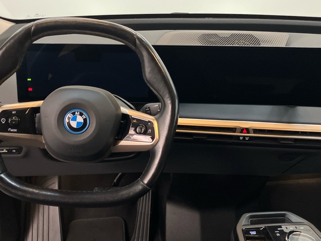 BMW iX xDrive40 color Gris. Año 2022. 240KW(326CV). Eléctrico. En concesionario Proa Premium Palma de Illes Balears