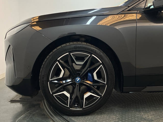 BMW iX xDrive40 color Gris. Año 2022. 240KW(326CV). Eléctrico. En concesionario Proa Premium Palma de Illes Balears
