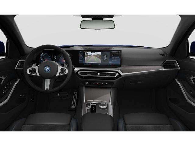 BMW Serie 3 330e color Azul. Año 2024. 215KW(292CV). Híbrido Electro/Gasolina. En concesionario San Pablo Motor | Su Eminencia de Sevilla