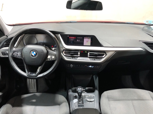 BMW Serie 1 116d color Rojo. Año 2020. 85KW(116CV). Diésel. En concesionario Movilnorte El Plantio de Madrid