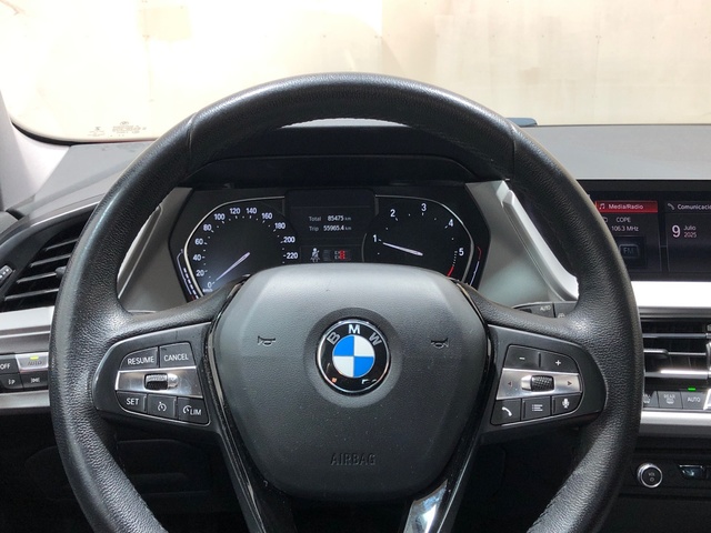 BMW Serie 1 116d color Rojo. Año 2020. 85KW(116CV). Diésel. En concesionario Movilnorte El Plantio de Madrid