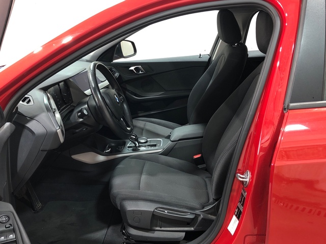BMW Serie 1 116d color Rojo. Año 2020. 85KW(116CV). Diésel. En concesionario Movilnorte El Plantio de Madrid