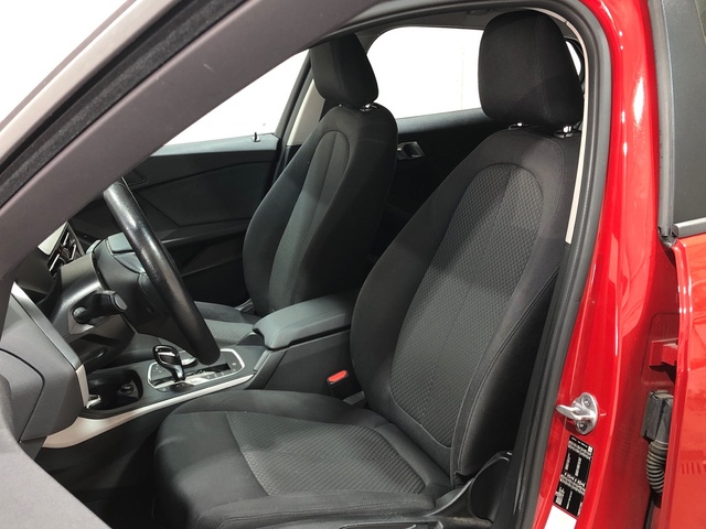 BMW Serie 1 116d color Rojo. Año 2020. 85KW(116CV). Diésel. En concesionario Movilnorte El Plantio de Madrid