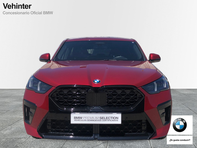 BMW X2 sDrive20i color Rojo. Año 2024. 125KW(170CV). Gasolina. En concesionario Vehinter Getafe de Madrid