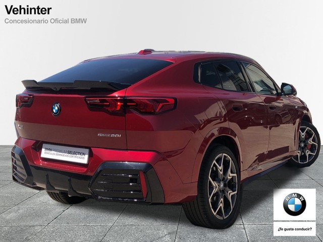 BMW X2 sDrive20i color Rojo. Año 2024. 125KW(170CV). Gasolina. En concesionario Vehinter Getafe de Madrid