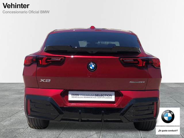 BMW X2 sDrive20i color Rojo. Año 2024. 125KW(170CV). Gasolina. En concesionario Vehinter Getafe de Madrid