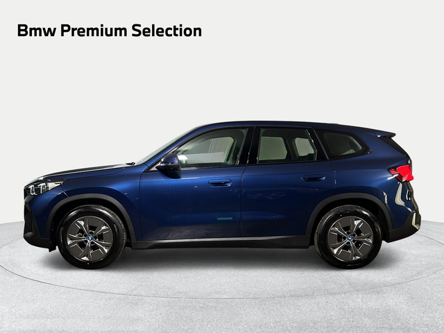 BMW iX1 xDrive30 color Azul. Año 2025. 230KW(313CV). Eléctrico. En concesionario San Pablo Motor | Su Eminencia de Sevilla