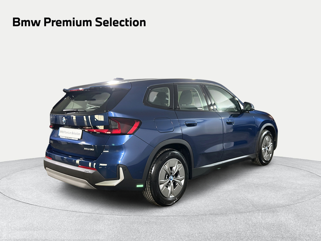 BMW iX1 xDrive30 color Azul. Año 2025. 230KW(313CV). Eléctrico. En concesionario San Pablo Motor | Su Eminencia de Sevilla