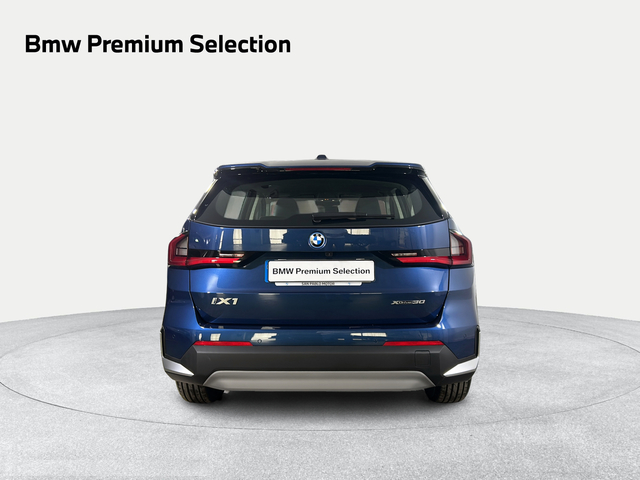 BMW iX1 xDrive30 color Azul. Año 2025. 230KW(313CV). Eléctrico. En concesionario San Pablo Motor | Su Eminencia de Sevilla