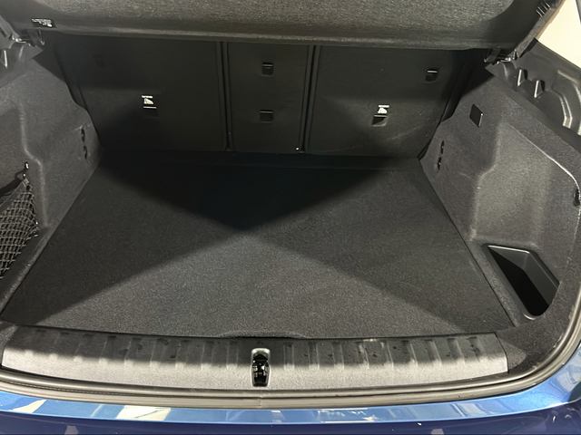 BMW iX1 xDrive30 color Azul. Año 2025. 230KW(313CV). Eléctrico. En concesionario San Pablo Motor | Su Eminencia de Sevilla