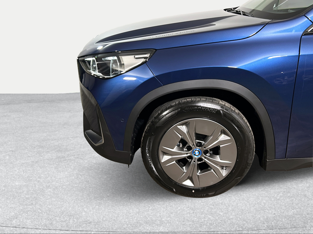 BMW iX1 xDrive30 color Azul. Año 2025. 230KW(313CV). Eléctrico. En concesionario San Pablo Motor | Su Eminencia de Sevilla