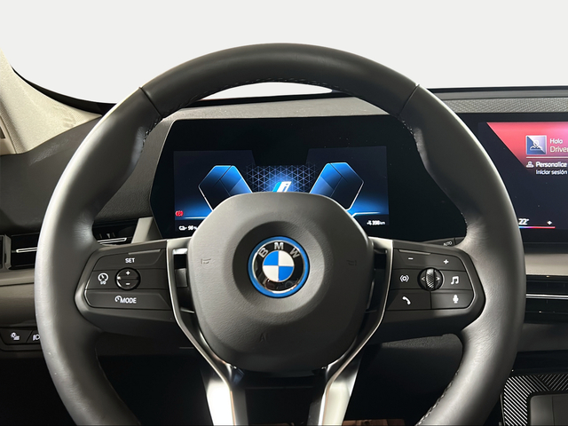 BMW iX1 xDrive30 color Azul. Año 2025. 230KW(313CV). Eléctrico. En concesionario San Pablo Motor | Su Eminencia de Sevilla