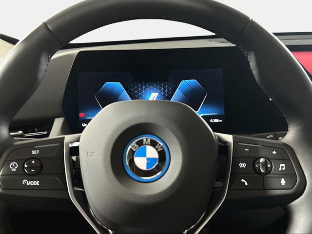 BMW iX1 xDrive30 color Azul. Año 2025. 230KW(313CV). Eléctrico. En concesionario San Pablo Motor | Su Eminencia de Sevilla