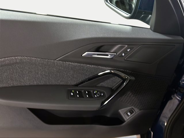 BMW iX1 xDrive30 color Azul. Año 2025. 230KW(313CV). Eléctrico. En concesionario San Pablo Motor | Su Eminencia de Sevilla