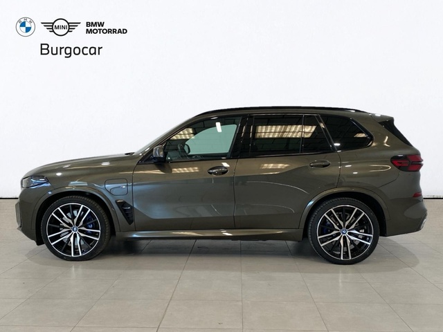 BMW X5 xDrive50e color Marrón. Año 2023. 360KW(489CV). Híbrido Electro/Gasolina. En concesionario Motor Gorbea de Álava