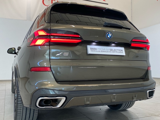 BMW X5 xDrive50e color Marrón. Año 2023. 360KW(489CV). Híbrido Electro/Gasolina. En concesionario Motor Gorbea de Álava