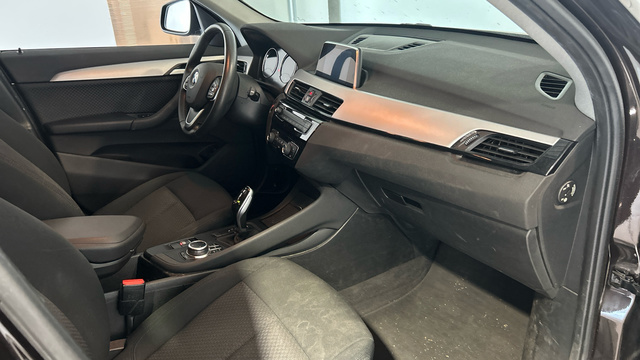 BMW X1 sDrive18d color Marrón. Año 2018. 110KW(150CV). Diésel. En concesionario BYmyCAR Madrid - Alcalá de Madrid
