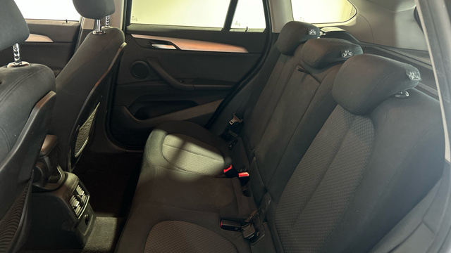 BMW X1 sDrive18d color Marrón. Año 2018. 110KW(150CV). Diésel. En concesionario BYmyCAR Madrid - Alcalá de Madrid