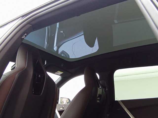 BMW iX xDrive40 color Blanco. Año 2025. 240KW(326CV). Eléctrico. En concesionario Augusta Aragon S.A. de Zaragoza