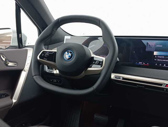 BMW iX xDrive40 color Blanco. Año 2025. 240KW(326CV). Eléctrico. En concesionario Augusta Aragon S.A. de Zaragoza