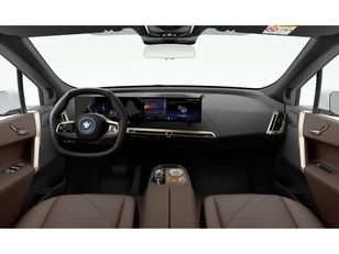 Fotos de BMW iX xDrive40 color Blanco. Año 2025. 240KW(326CV). Eléctrico. En concesionario Augusta Aragon S.A. de Zaragoza