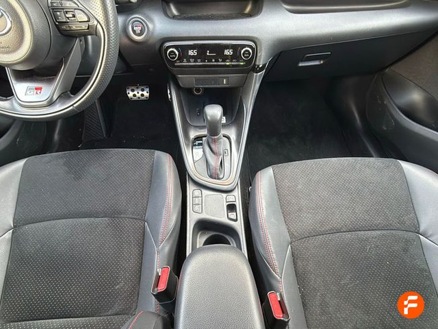 Foto 21 Toyota Yaris 1.5 120H GR-Sport 85 kW (116 CV)
