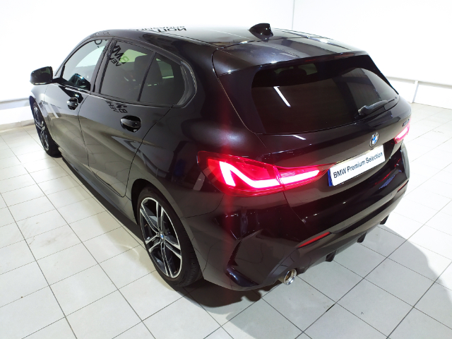 BMW Serie 1 116d color Negro. Año 2021. 85KW(116CV). Diésel. En concesionario Hispamovil Elche de Alicante