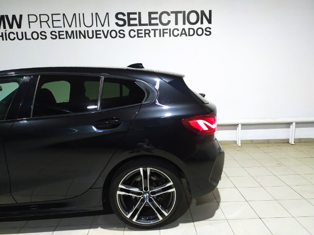 BMW Serie 1 116d color Negro. Año 2021. 85KW(116CV). Diésel. En concesionario Hispamovil Elche de Alicante