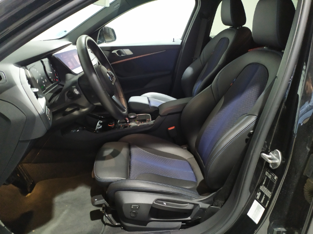 BMW Serie 1 116d color Negro. Año 2021. 85KW(116CV). Diésel. En concesionario Hispamovil Elche de Alicante