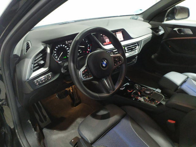 BMW Serie 1 116d color Negro. Año 2021. 85KW(116CV). Diésel. En concesionario Hispamovil Elche de Alicante