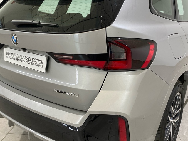 BMW X1 xDrive20d color Gris Plata. Año 2024. 120KW(163CV). Híbrido Electro/Diesel. En concesionario Motor Gorbea de Álava