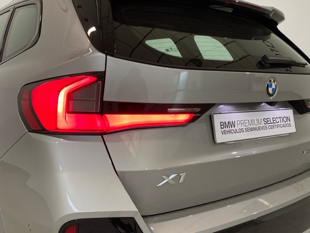 BMW X1 xDrive20d color Gris Plata. Año 2024. 120KW(163CV). Híbrido Electro/Diesel. En concesionario Motor Gorbea de Álava