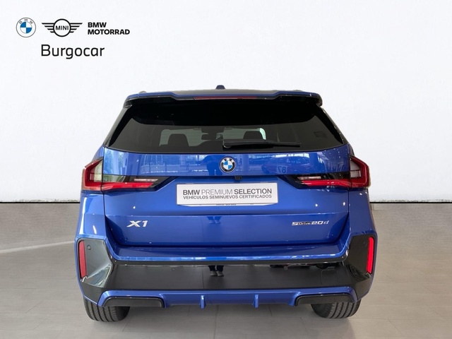 BMW X1 sDrive20d color Azul. Año 2024. 120KW(163CV). Híbrido Electro/Diesel. En concesionario Burgocar (Bmw y Mini) de Burgos