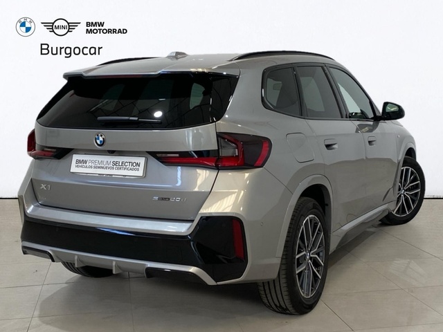 BMW X1 sDrive20d color Gris Plata. Año 2024. 120KW(163CV). Híbrido Electro/Diesel. En concesionario Motor Gorbea de Álava