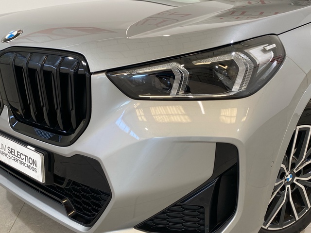 BMW X1 sDrive20d color Gris Plata. Año 2024. 120KW(163CV). Híbrido Electro/Diesel. En concesionario Motor Gorbea de Álava