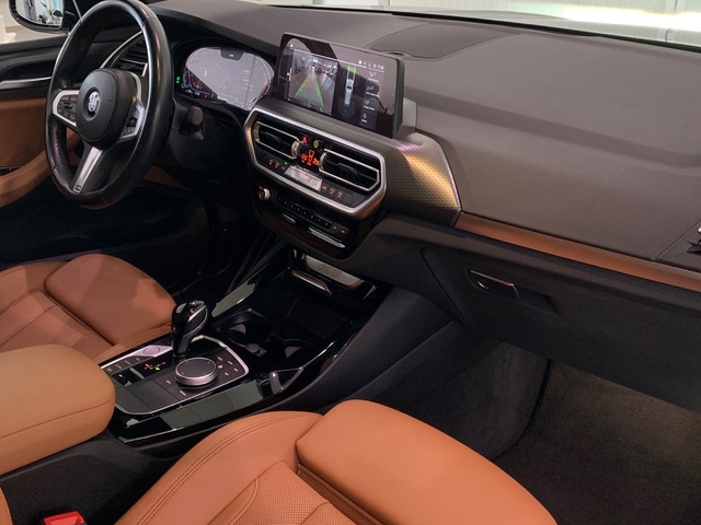 BMW X3 xDrive20d color Negro. Año 2023. 140KW(190CV). Diésel. En concesionario Celtamotor Lalín de Pontevedra