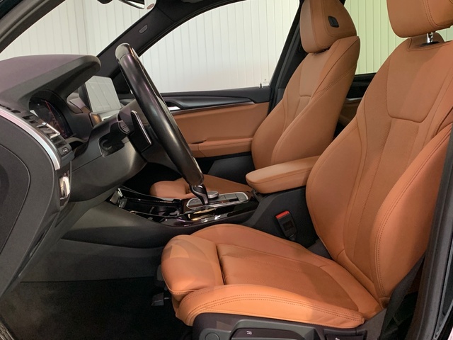 BMW X3 xDrive20d color Negro. Año 2023. 140KW(190CV). Diésel. En concesionario Celtamotor Lalín de Pontevedra