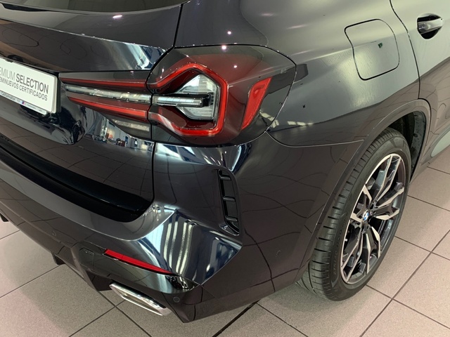 BMW X3 xDrive20d color Negro. Año 2023. 140KW(190CV). Diésel. En concesionario Celtamotor Lalín de Pontevedra