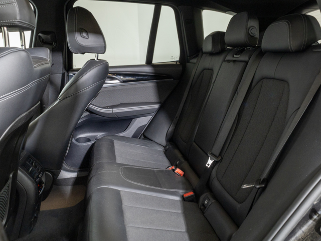 BMW X3 xDrive20d color Negro. Año 2018. 140KW(190CV). Diésel. En concesionario Oliva Motor Girona de Girona